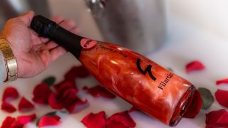 Filartin Pink je oslava života, elegance a originality. Semi-secco 2024 v každé kapce příběh, v každém doušku zážitek...